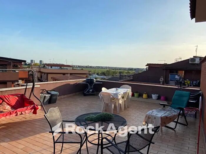 Appartamento trilocale in vendita in Via Lacedonia, Roma