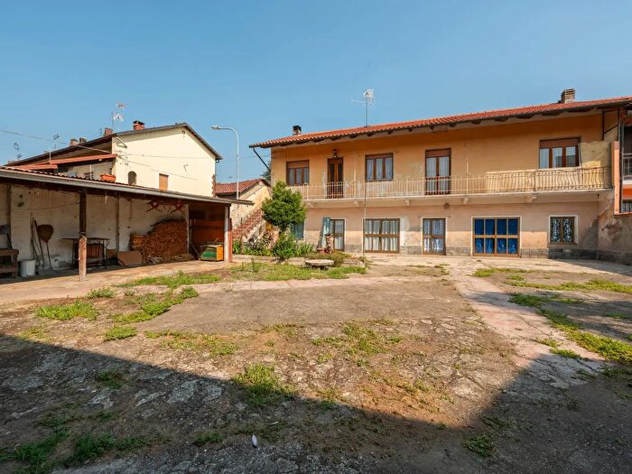 Casa con 7 locali in vendita in Via Paolina Bosio, Rondissone