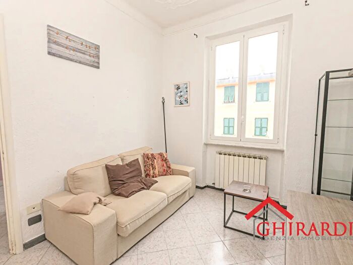 Appartamento quadrilocale in affitto in Via Andrea del Sarto, Genova