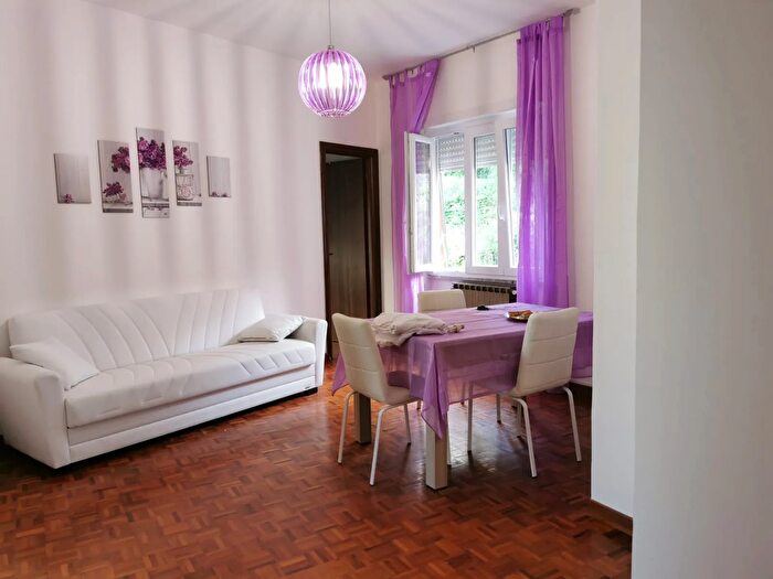 Appartamento trilocale in vendita in Via Andrea Velletrano, Velletri