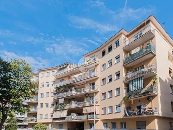Appartamento trilocale in vendita in Via Paola Falconieri, Roma