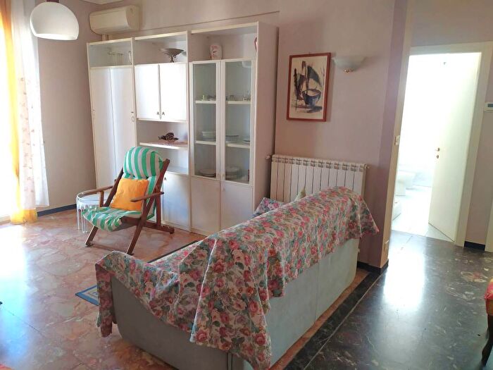 Appartamento trilocale in affitto in Via Piemonte, Spotorno