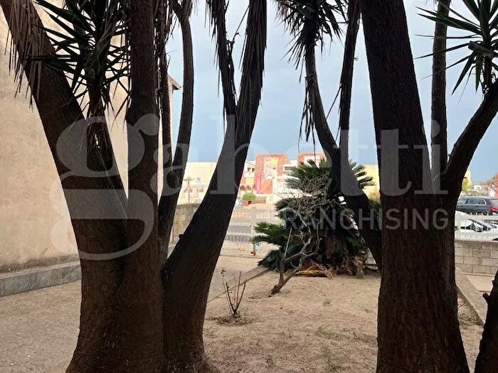 Casa con 5 locali in vendita in Via Tharros, Cabras