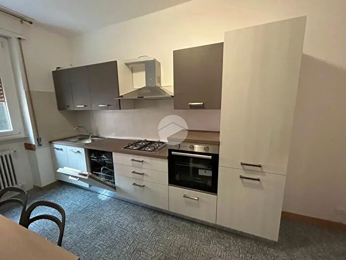 Appartamento trilocale in affitto in Desenzano Del Garda