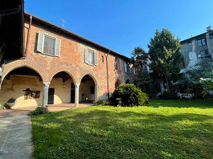 Case in Vendita e in Affitto - 2