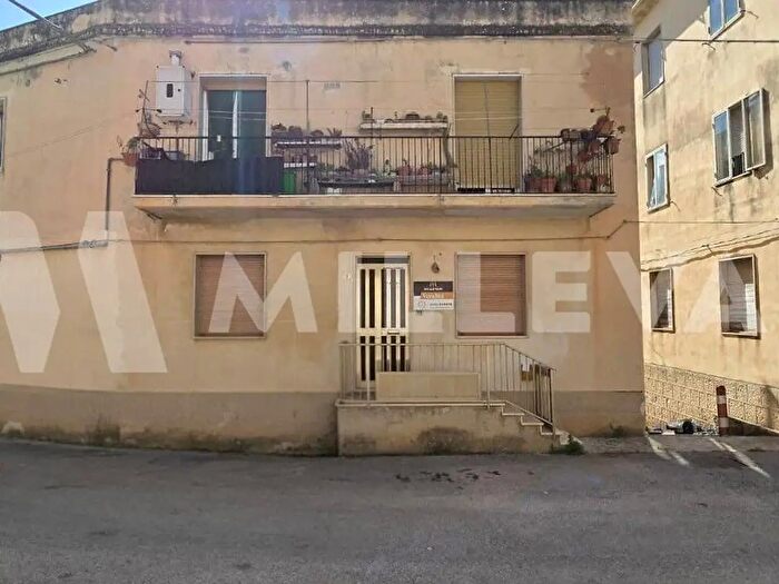 Appartamento con 5 locali in vendita in Via Chiesa, Modica