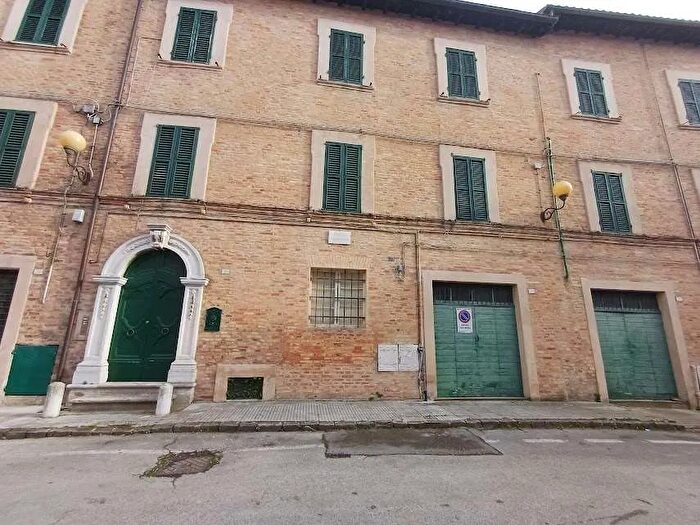 Appartamento con 8 locali in vendita in Belvedere Ostrense