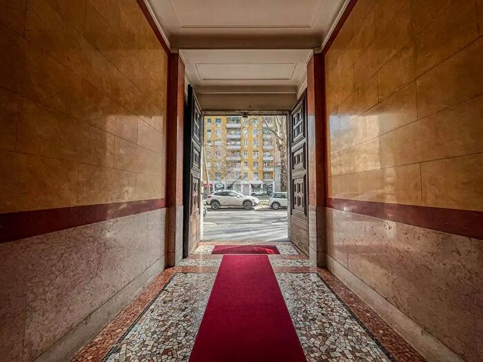 Appartamento trilocale in vendita in Viale Romagna, Milano