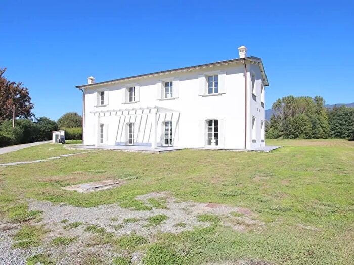 Casa con 6 locali in vendita in Via Don Emilio Angeli, Capannori
