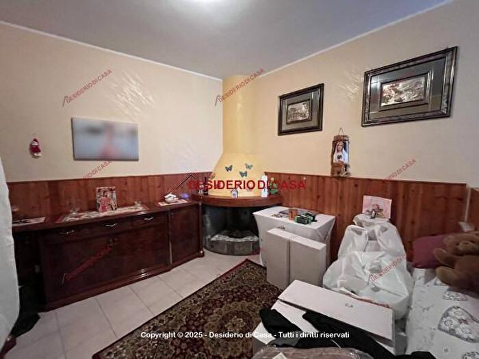 Casa con 6 locali in vendita in Via Fiume, Gratteri