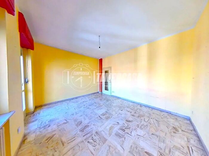 Appartamento trilocale in vendita in Via Leinì, Torino