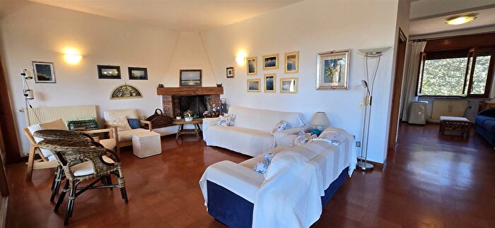 Casa con 7 locali in vendita in Tarquinia