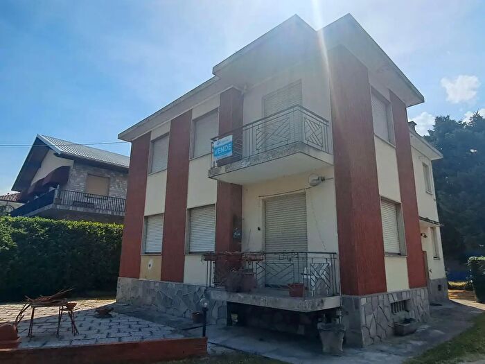 Casa con 11 locali in vendita in Via Monviso, Pinerolo