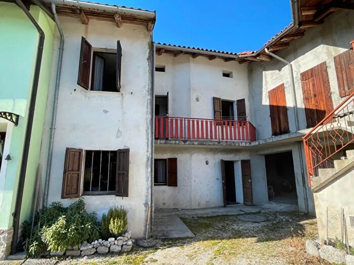 Casa con 5 locali in vendita in Travesio