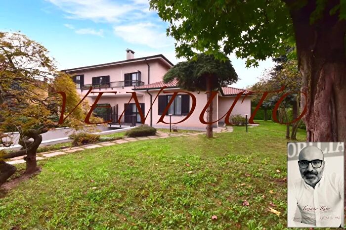 Casa con 5 locali in vendita in Via Alberto da Giussano Biassono, Biassono