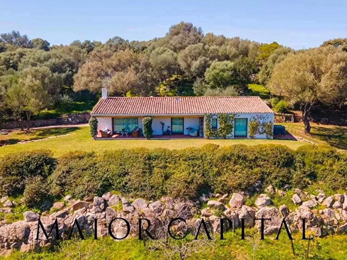 Casa con 6 locali in vendita in Arzachena