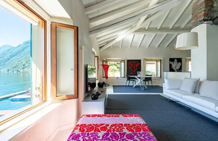 Appartamento con 5 locali in vendita in Argegno