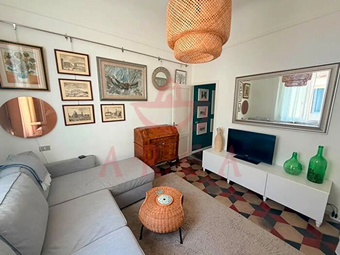 Appartamento trilocale in affitto in Borgo Ognissanti, Firenze