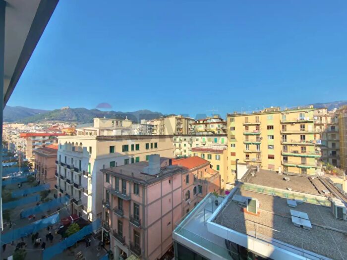 Appartamento con 6 locali in affitto in Corso Vittorio Emanuele, Salerno