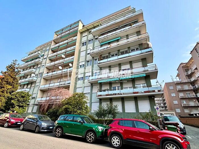 Appartamento con 5 locali in vendita in Via Trieste, Biella