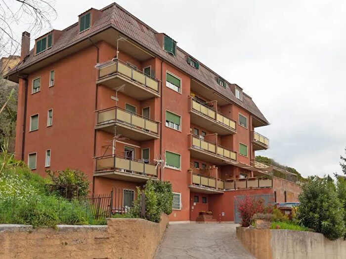 Appartamento con 5 locali in vendita in Via Campana, Montopoli Di Sabina