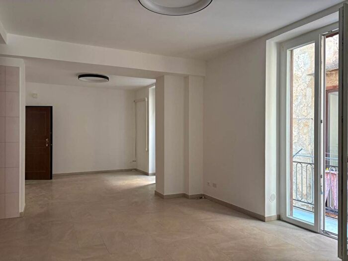 Appartamento quadrilocale in affitto in Via Montevergini, Tribunale, Palermo