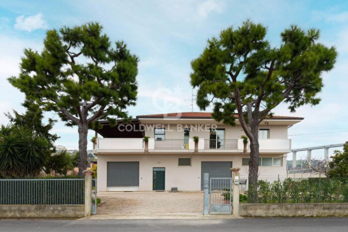 Casa con 6 locali in vendita in Via Teramo, Mosciano Sant'Angelo