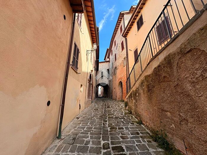 Appartamento con 5 locali in vendita in Via S Martino, Nocera Umbra