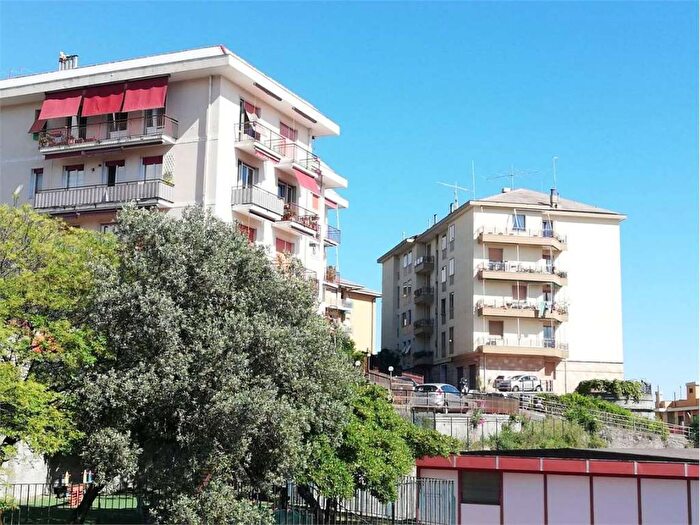 Appartamento con 5 locali in affitto in VIA GIUSEPPE SAPETO, Borgoratti, Genova