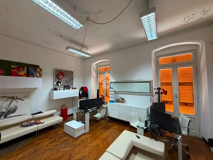Appartamento con 9 locali in affitto in Via Sampierdarena, Genova