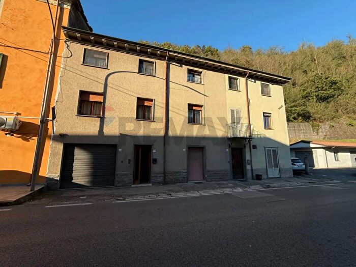 Casa con 17 locali in vendita in Coreglia Antelminelli