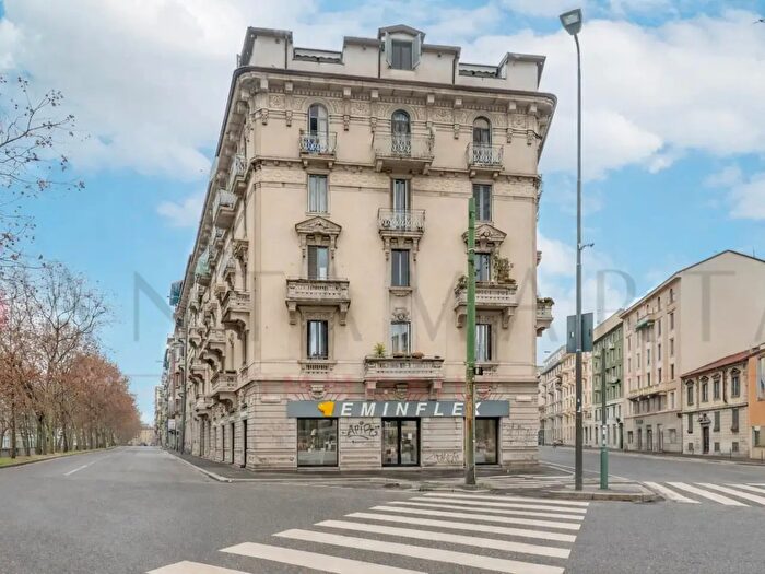 Appartamento trilocale in vendita in Viale Luigi Torelli, Milano