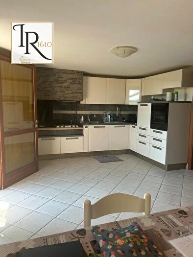 Casa con 15 locali in vendita in Giacciano Con Baruchella