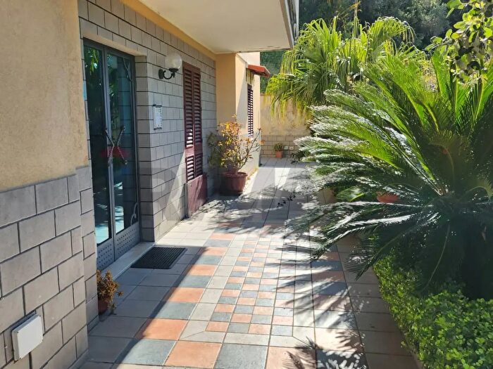 Appartamento trilocale in vendita in Via Longano, Barcellona Pozzo Di Gotto