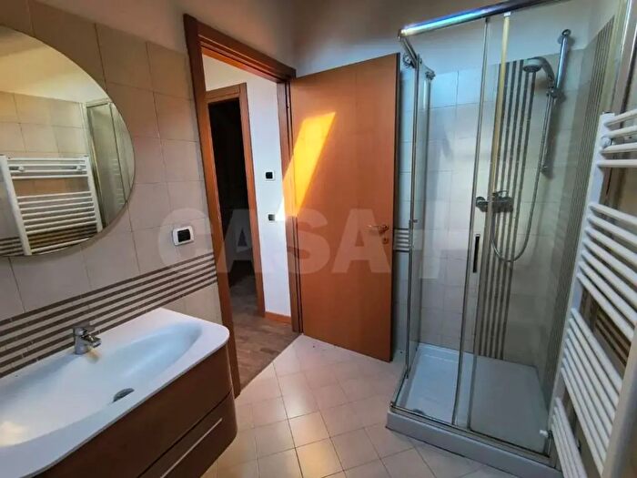 Appartamento quadrilocale in vendita in Via Mazzini, Luvinate