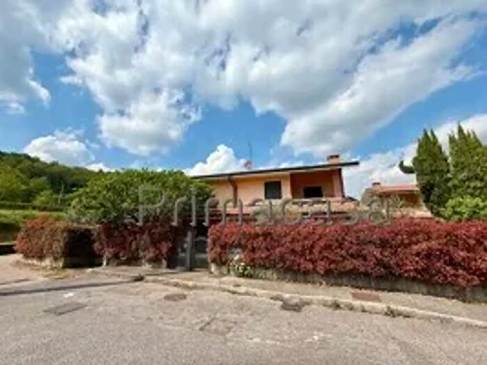 Casa con 5 locali in vendita in Piazza Novembre, Mezzane Di Sotto