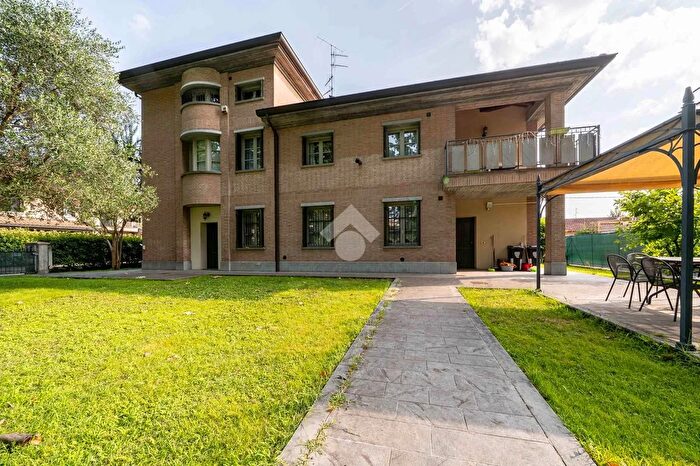 Casa con 10 locali in vendita in Via Roma, SantIlario DEnza