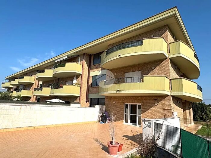 Appartamento trilocale in vendita in Via Lago Trasimeno, Anzio