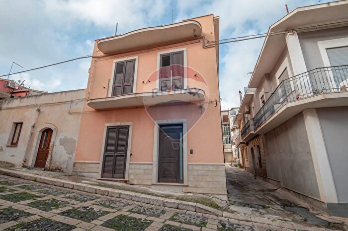 Casa con 12 locali in vendita in Palestro, Pachino