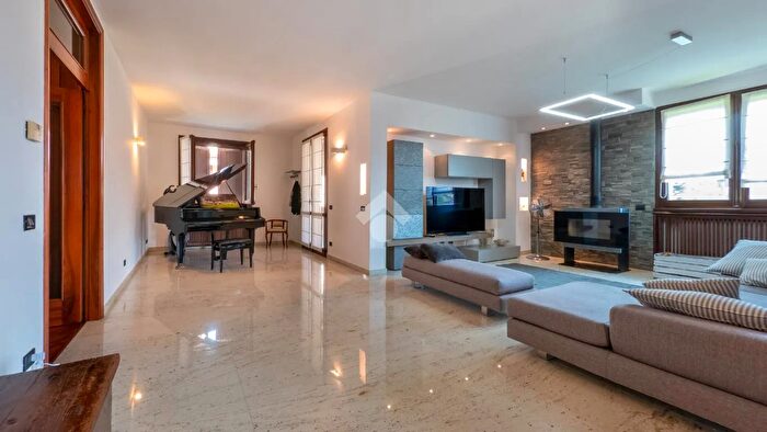 Case in Vendita e in Affitto - 3