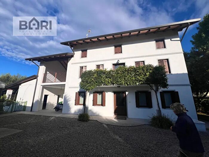 Casa con 10 locali in vendita in Via Luigi Nono, Fontanafredda