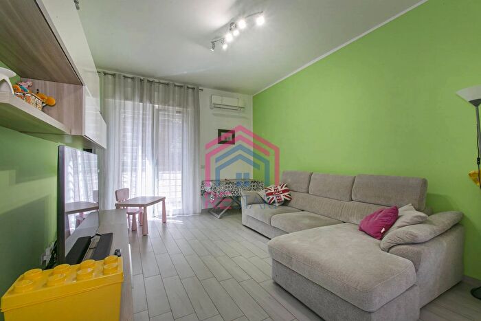 Appartamento quadrilocale in vendita in Via Varrone, Pomezia