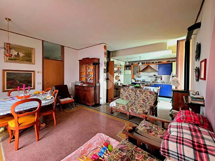 Casa con 8 locali in vendita in Salita Aquileia, Savona