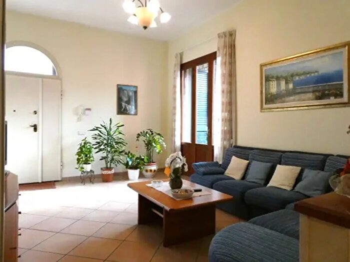 Casa con 6 locali in vendita in Via Gaspare Spontini, Empoli