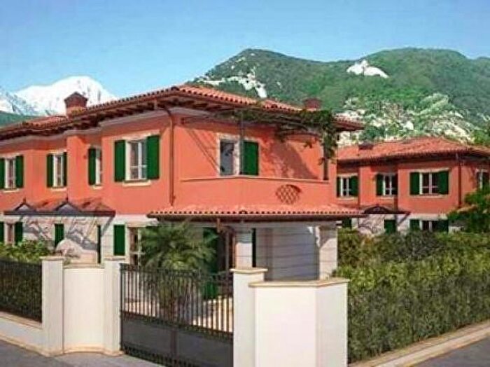 Casa con 5 locali in vendita in Via Palermo, Seravezza