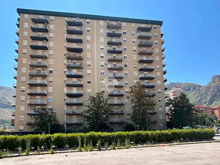 Appartamento quadrilocale in vendita in Via Guido Rossa, Palermo