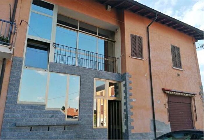 Casa con 6 locali in vendita in Via Stocchetti, Besozzo