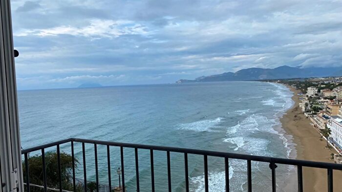 Appartamento trilocale in vendita in Sperlonga