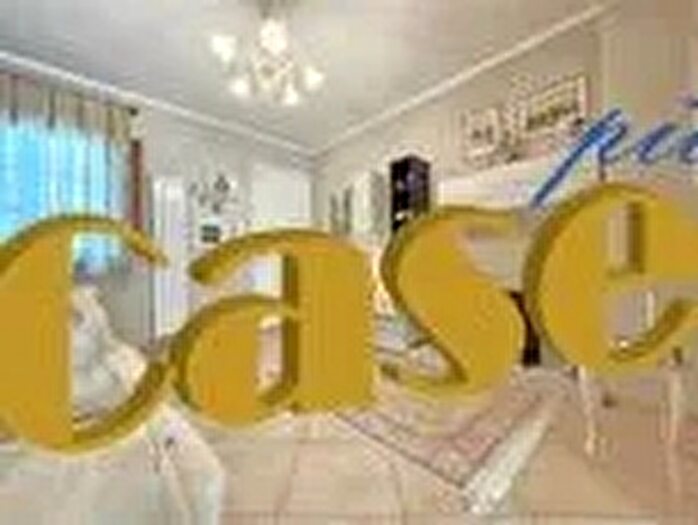 Casa con 7 locali in vendita in Camaiore