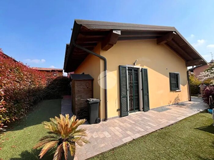 Casa quadrilocale in vendita in Piazza San Siro, Castel Mella